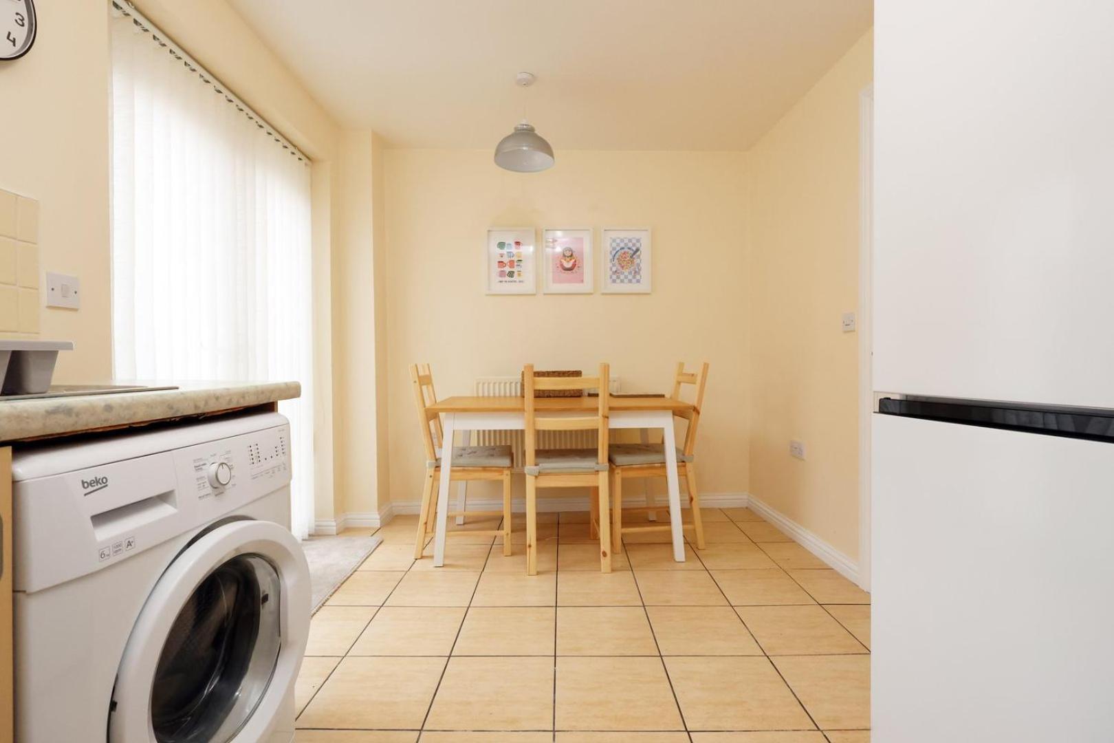 Ferienwohnung Relaxing 2-Bed Coastal Escape In Port Talbot Exterior foto