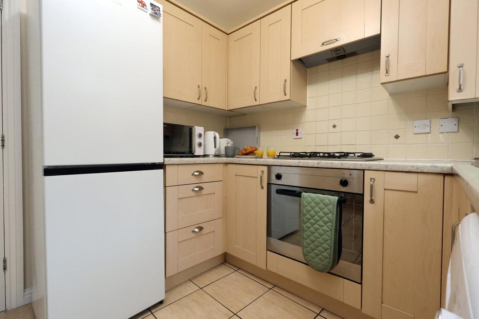 Ferienwohnung Relaxing 2-Bed Coastal Escape In Port Talbot Exterior foto
